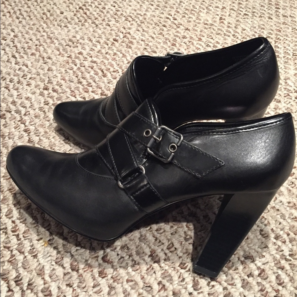 Simply Vera Wang black booties